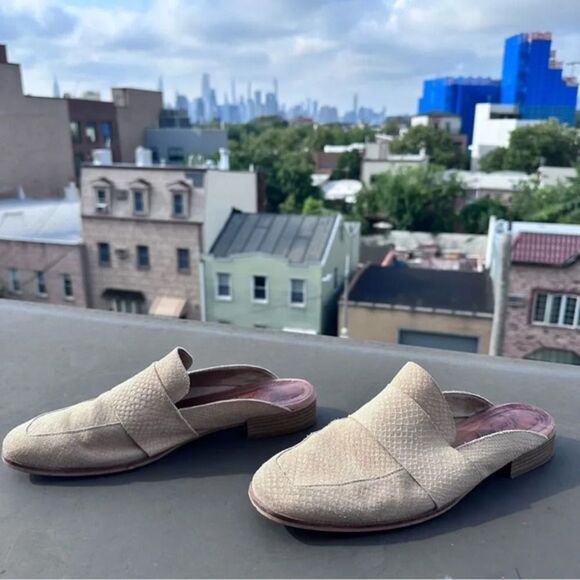 Free People tan reptile suede flat loafer mules, size 8.5-9 bohemian cottagecore - Picture 2 of 5